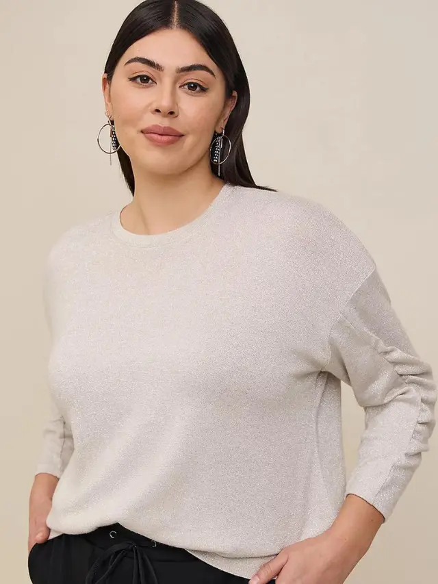 15 Sustainable Plus Size Tops Best for Daily Wear